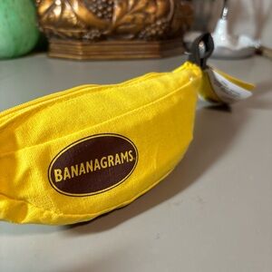 Bananagrams Word Game Family Fun Fast-Paced Crossword Game Ages 10+  New